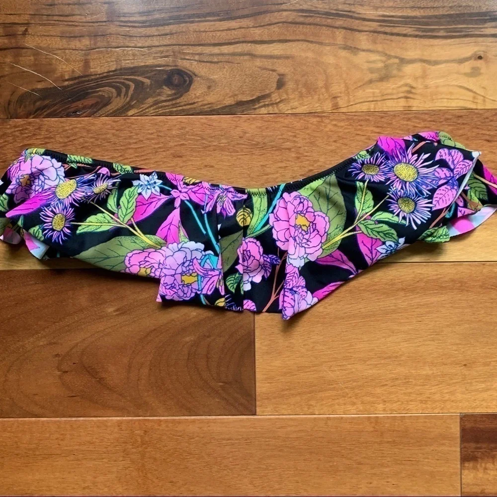 Victoria’s Secret Tapestry flounce bikini … - Picture 2 of 6